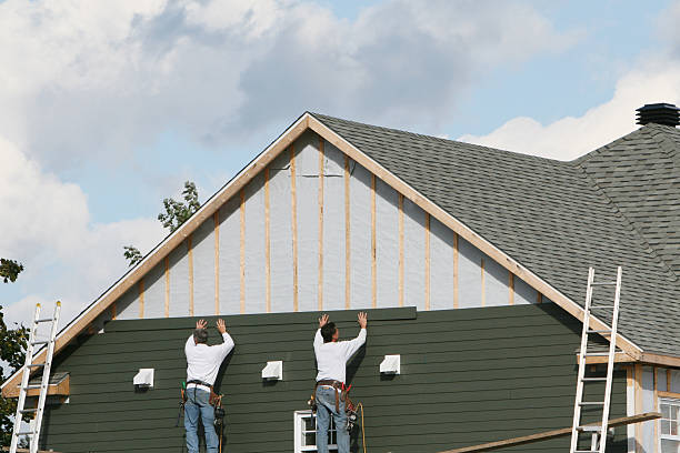 Professional Siding Contractor technician working in Petersburg, OH